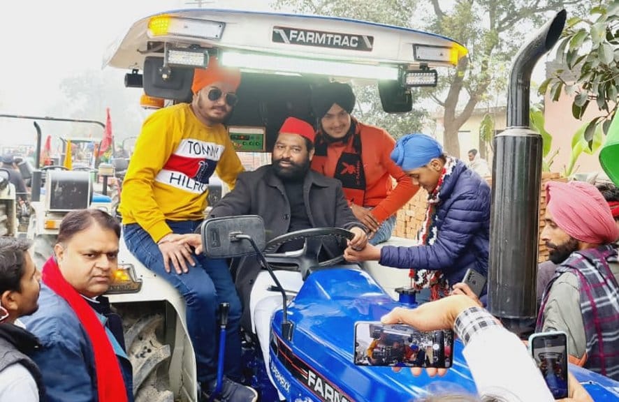 नजीबाबाद में विधायक हाजी तसलीम अहमद ट्रेक्टर तिरंगा रैली निकालते। नजीबाबाद में विधायक हाजी तसलीम अहमद ट्रेक्टर तिरंगा रैली निकालते।