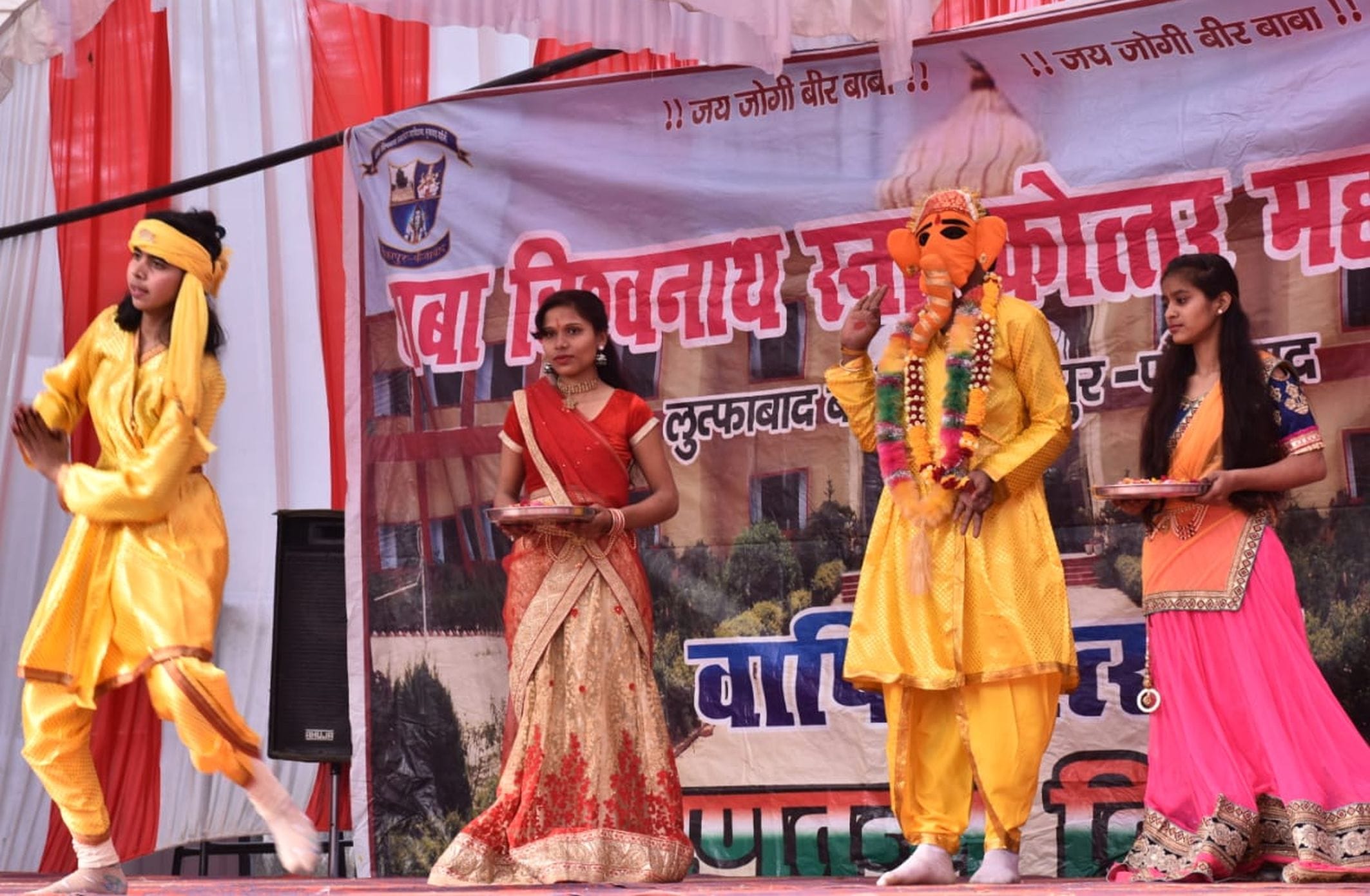 योध्या-गणतंत्र दिवस पर बाबा विश्वनाथ स्नाकोत्तर महाविद्यालय में कार्यक्रम प्रस्तुत करते बच्चे