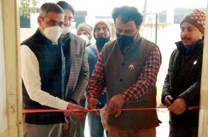 नजीबाबाद के लाला भोजाराम नेत्र चिकित्सालय में कोविशील्ड वैक्सीन टीकाकरण का शुभारंभ करते डॉ.अक्? नजीबाबाद के लाला भोजाराम नेत्र चिकित्सालय में कोविशील्ड वैक्सीन टीकाकरण का शुभारंभ करते डॉ.अक्?