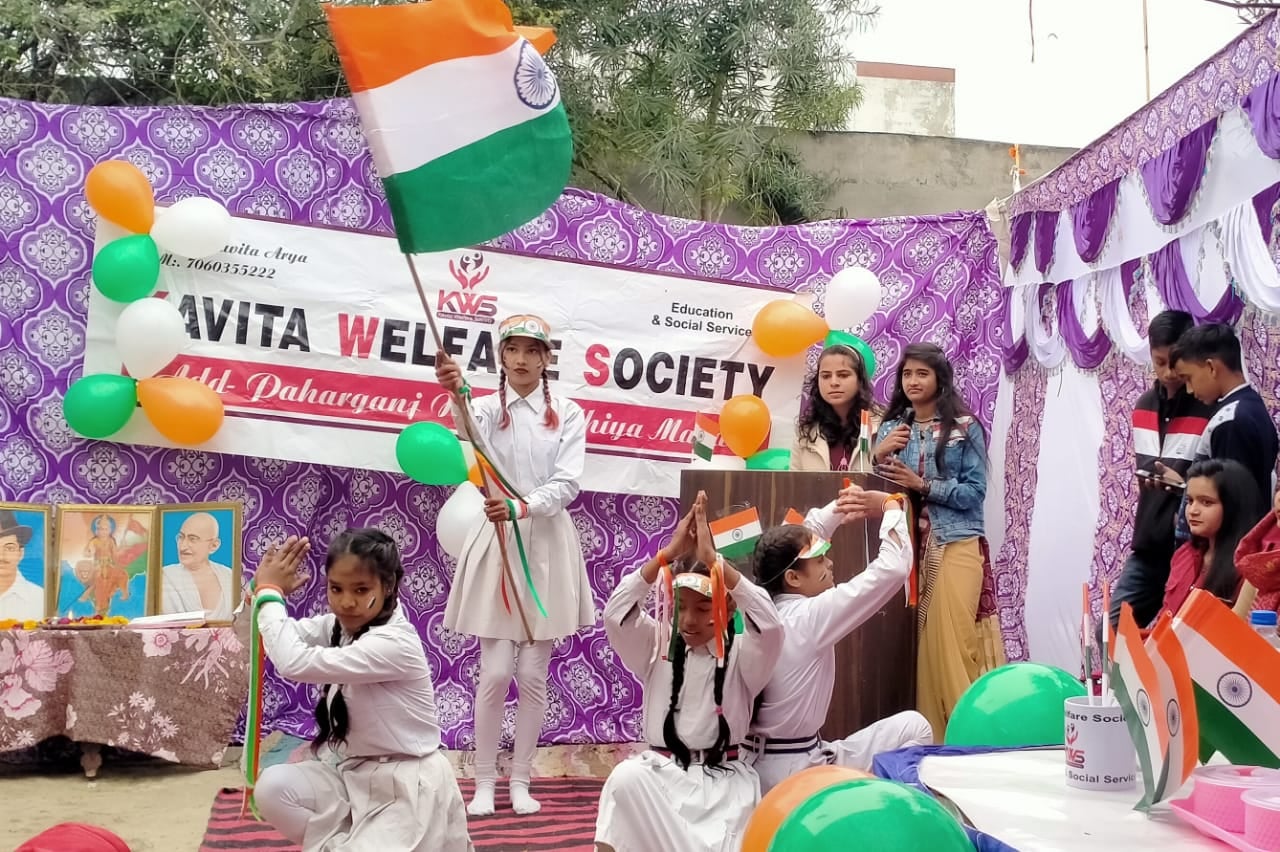 मीरापुर में ज्ञानस्थली स्कूल में कार्यक्रम प्रस्तुत करते विद्यार्थी। मीरापुर में ज्ञानस्थली स्कूल में कार्यक्रम प्रस्तुत करते विद्यार्थी।
