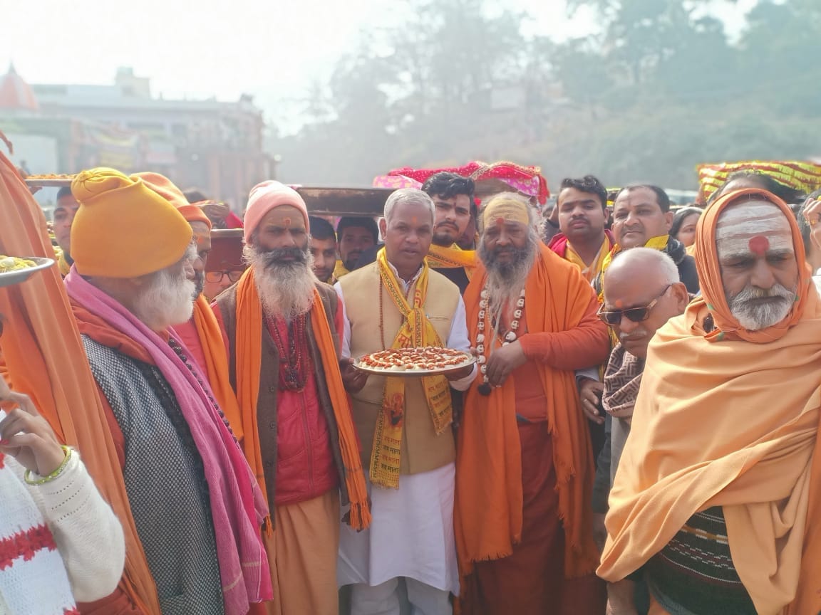 शाकंभरी देवी मंदिर में भोग लगाने के लिए  जाते सन्त सहजानंद जी महाराज
