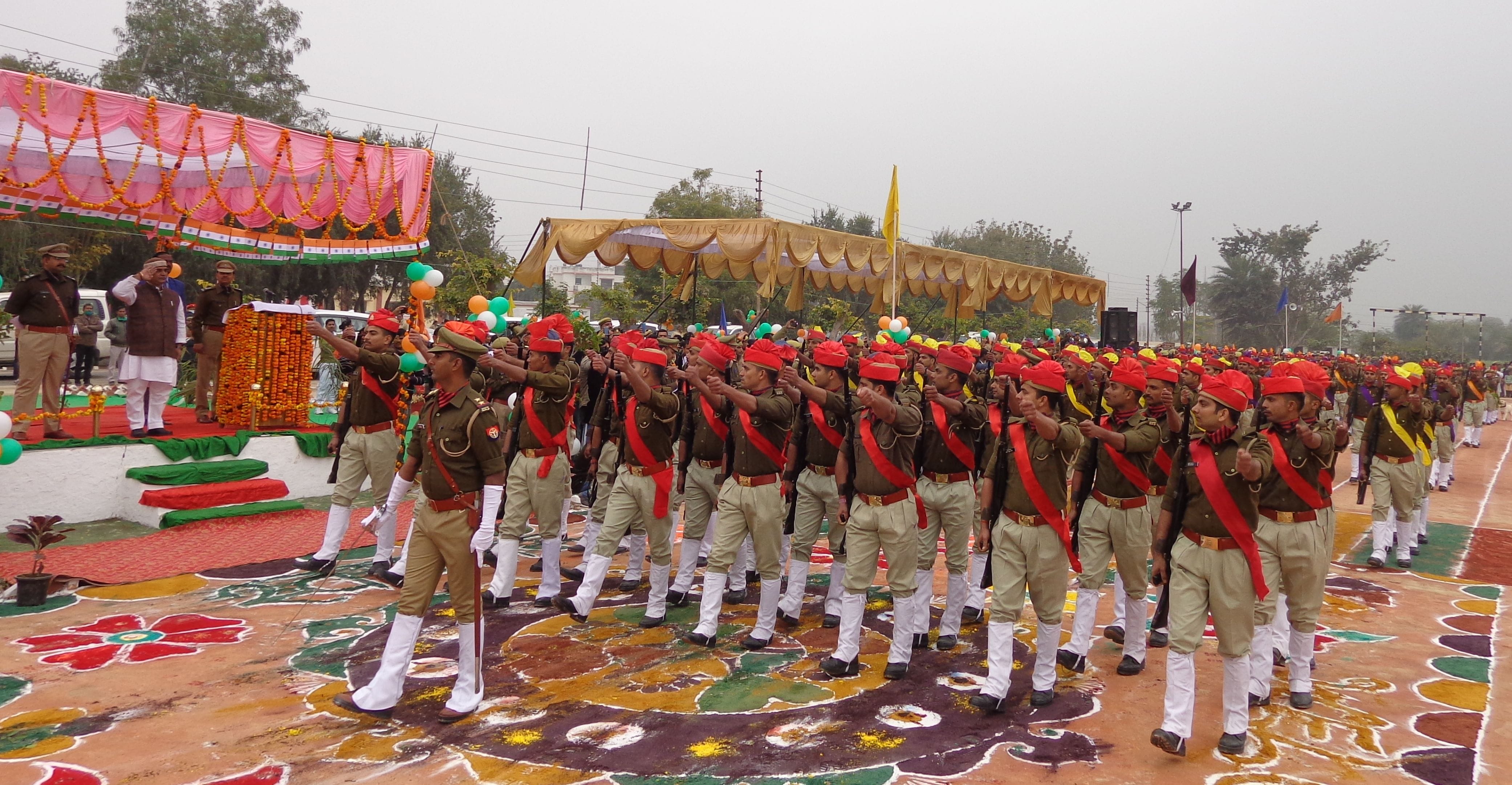 पुलिस लाइन में परेड की सलामी लेते राज्य मंत्री अजीत सिंह पाल मौजूद एसपी केशव कुमार चौधरी। पुलिस लाइन में परेड की सलामी लेते राज्य मंत्री अजीत सिंह पाल मौजूद एसपी केशव कुमार चौधरी।