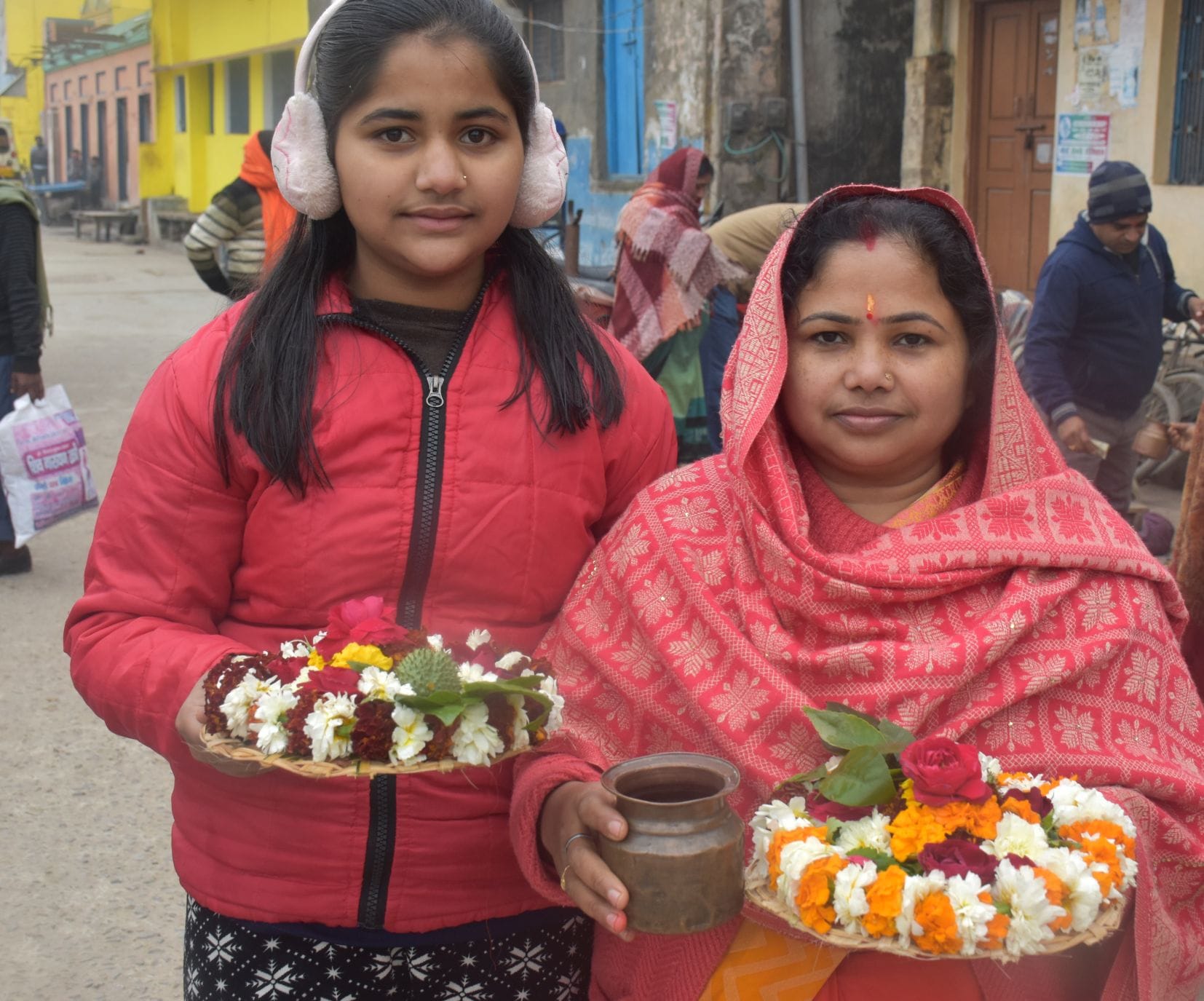 अयोध्या-पौष पूर्णिमा में नागेश्वरनाथ में जलाभिषेक को जाते श्रद्घालु अयोध्या-पौष पूर्णिमा में नागेश्वरनाथ में जलाभिषेक को जाते श्रद्घालु