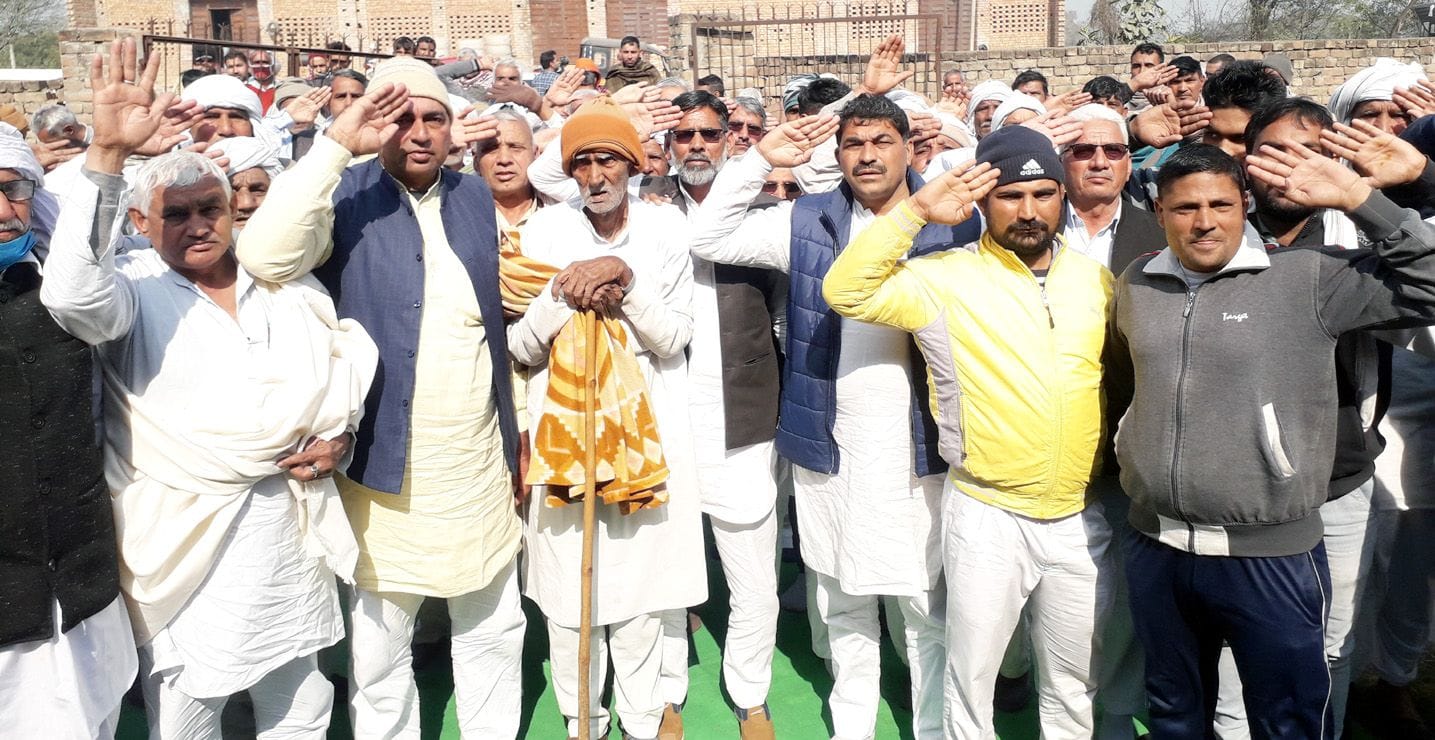 सर्व जातीय दाडन खाप चबूतरा पालवां पर आयोजित पंचायत में किसान नेता राकेश टिकैत को सेल्यूट करते कि? सर्व जातीय दाडन खाप चबूतरा पालवां पर आयोजित पंचायत में किसान नेता राकेश टिकैत को सेल्यूट करते कि?