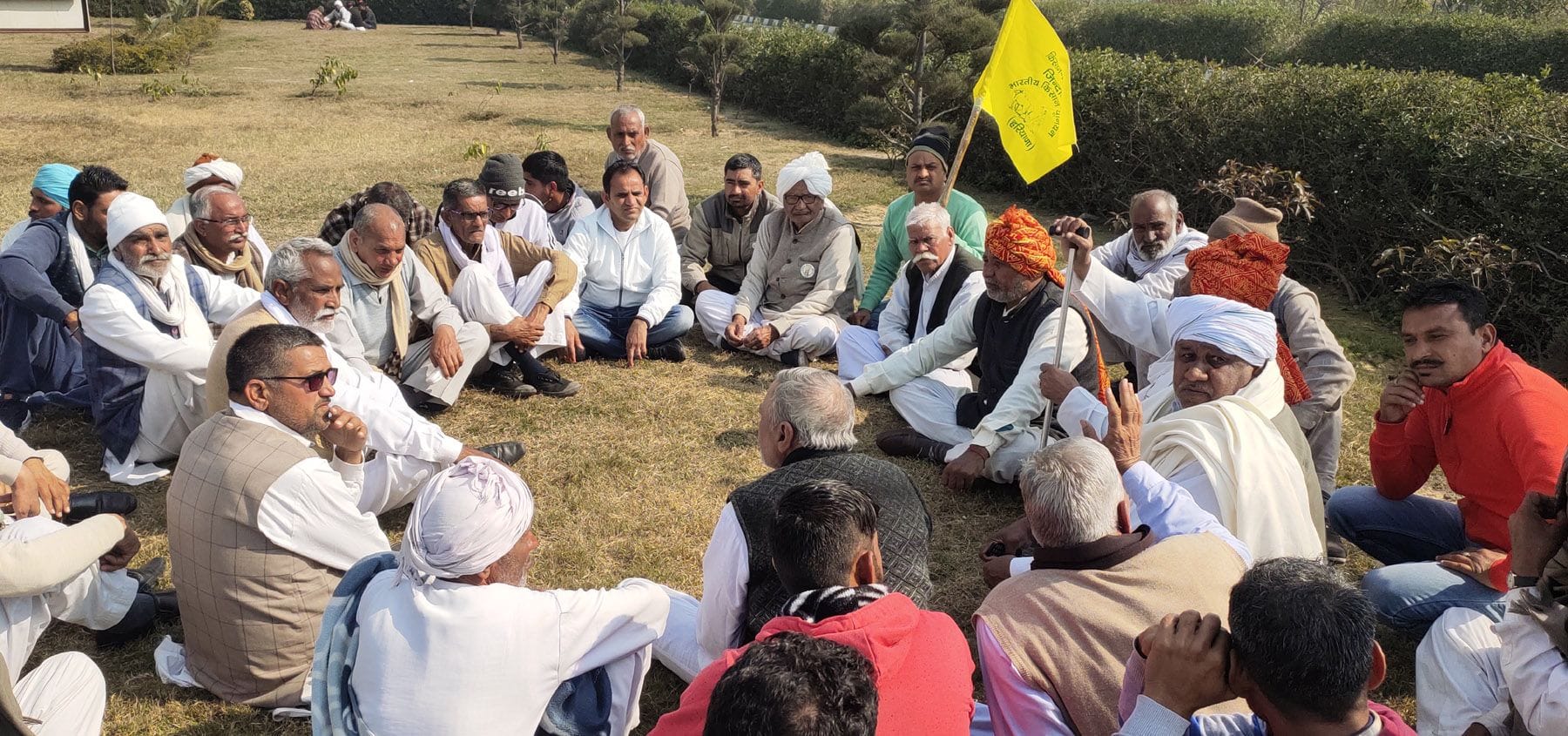 बैठक में मौजूद किसान नेता। बैठक में मौजूद किसान नेता।