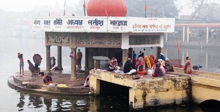 कासगंज सोरों की हरिपदी गंगा में स्नान को पहुंचे श्रद्घालु कासगंज सोरों की हरिपदी गंगा में स्नान को पहुंचे श्रद्घालु