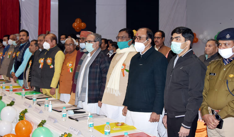 जनमंच में डिस्ट्रिक्ट को आपरेटिव बैंक के 73 वीं वार्षिक सामान्य निकाय की बैठक में भाग लेते भाजपा प? जनमंच में डिस्ट्रिक्ट को आपरेटिव बैंक के 73 वीं वार्षिक सामान्य निकाय की बैठक में भाग लेते भाजपा प?