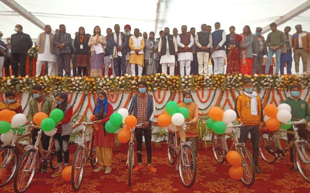 रामपुर के फिजिकल ग्राउंड में उ.प्र.भवन एंव अन्य सन्निर्माण कर्मकार कल्याण बोर्ड के अंतर्गत पंजी? रामपुर के फिजिकल ग्राउंड में उ.प्र.भवन एंव अन्य सन्निर्माण कर्मकार कल्याण बोर्ड के अंतर्गत पंजी?