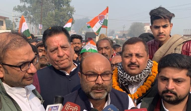 मुजफ्फरनगर : कांग्रेस के प्रदेश अध्यक्ष अजय कुमार उर्फ लल्लू का स्वागत करते जिलाध्यक्ष, पूर्व वि?