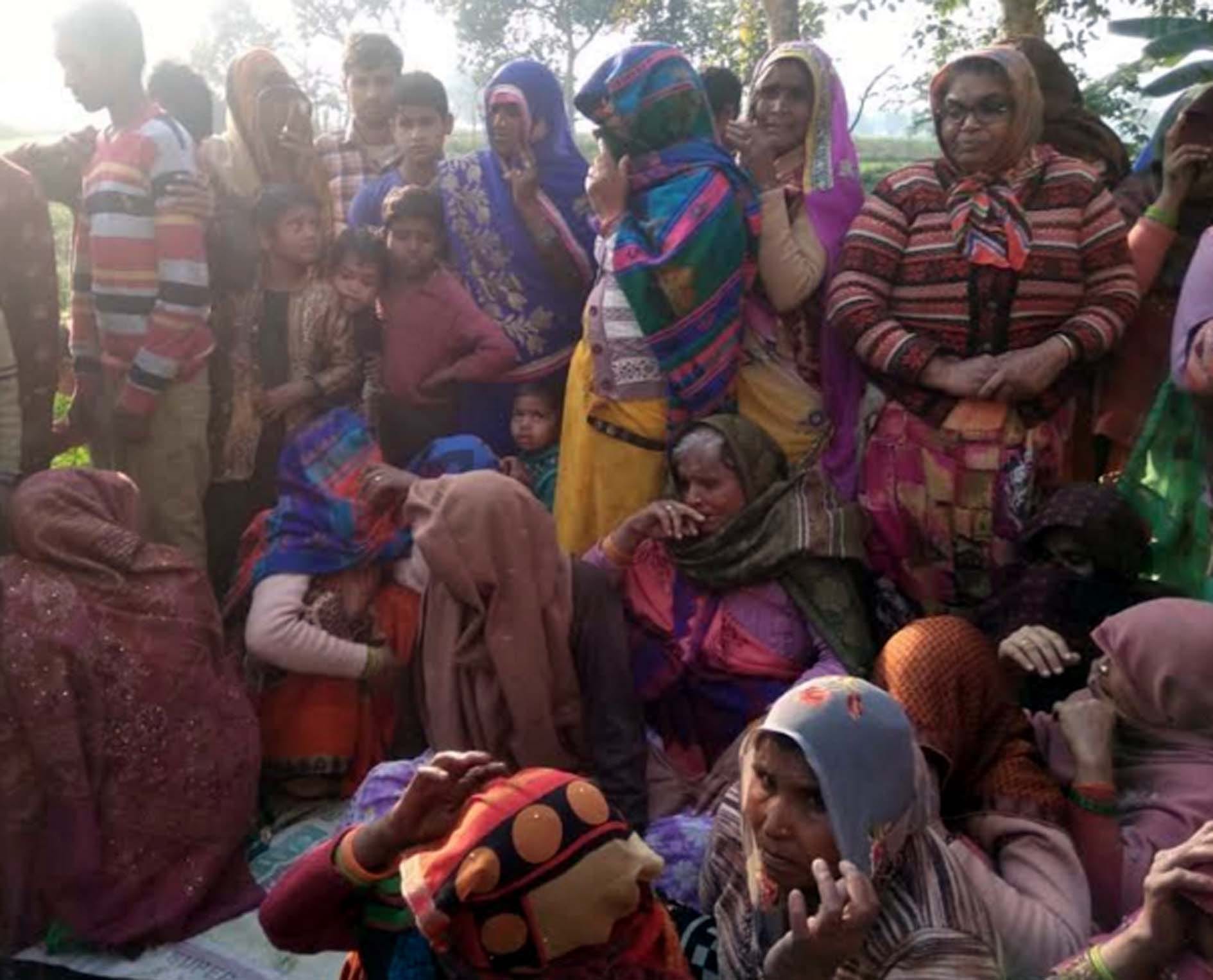 कासगंज के सोरों थाना क्षेत्र के गांव पहाड़पुरखुर्द का हत्या का शिकार युवक अमित के रोते बिलखते पर? कासगंज के सोरों थाना क्षेत्र के गांव पहाड़पुरखुर्द का हत्या का शिकार युवक अमित के रोते बिलखते पर?