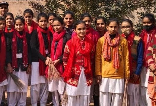 चंद्रशेखर आजाद कॉलेज में एनएसएस कैंप में प्रतिभाग करती स्वयं सेविकाएं चंद्रशेखर आजाद कॉलेज में एनएसएस कैंप में प्रतिभाग करती स्वयं सेविकाएं