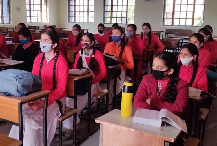 अगले सप्ताह से नौवीं से 12वीं की कक्षाएं नियमित लगाने की तैयारी
