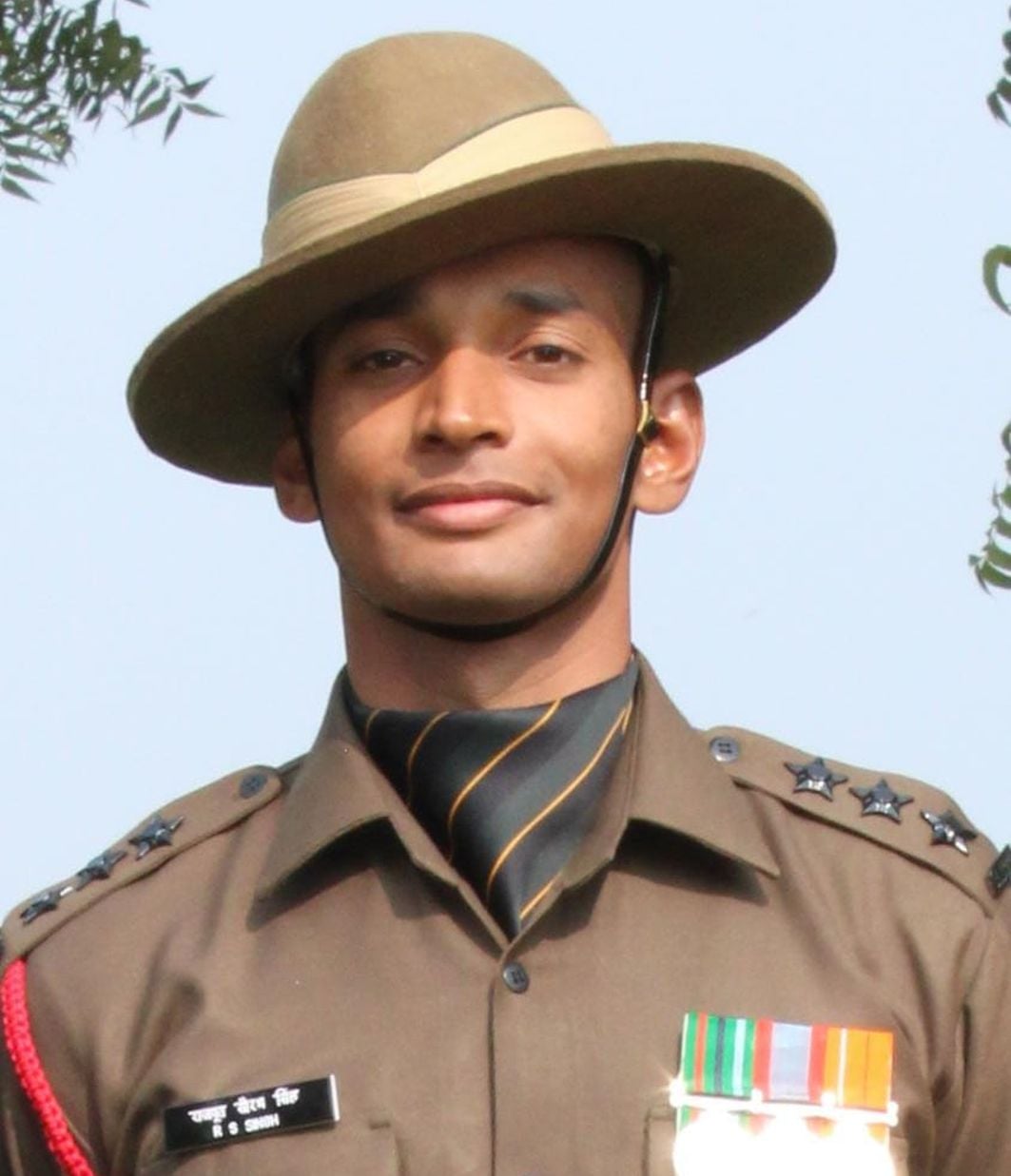 कैप्टन राजपूत सौरव सिंह के नेतृत्व में परेड के उत्कृष्ट प्रदर्शन पर सेना अध्यक्ष जनरल मनोज मुकु?