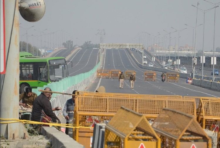 Ghazipur Border Completely Sealed Police Closed Roads By Barricades - Kisan Andolan : गाजीपुर बॉर्डर पूरी तरह सील, पुलिस आयुक्त ने किया सुरक्षा इंतजामों का निरीक्षण - Amar Ujala Hindi ...