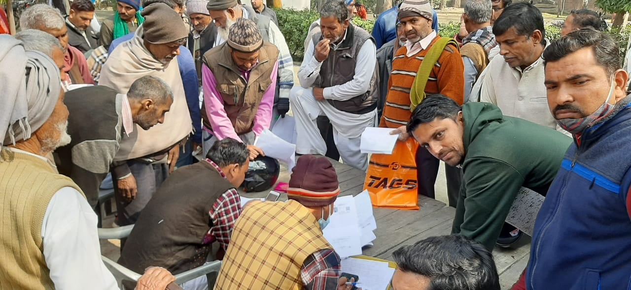 नागल में किसान सम्मान निधि पाने को शिविर में पहुंचे किसान नागल में किसान सम्मान निधि पाने को शिविर में पहुंचे किसान