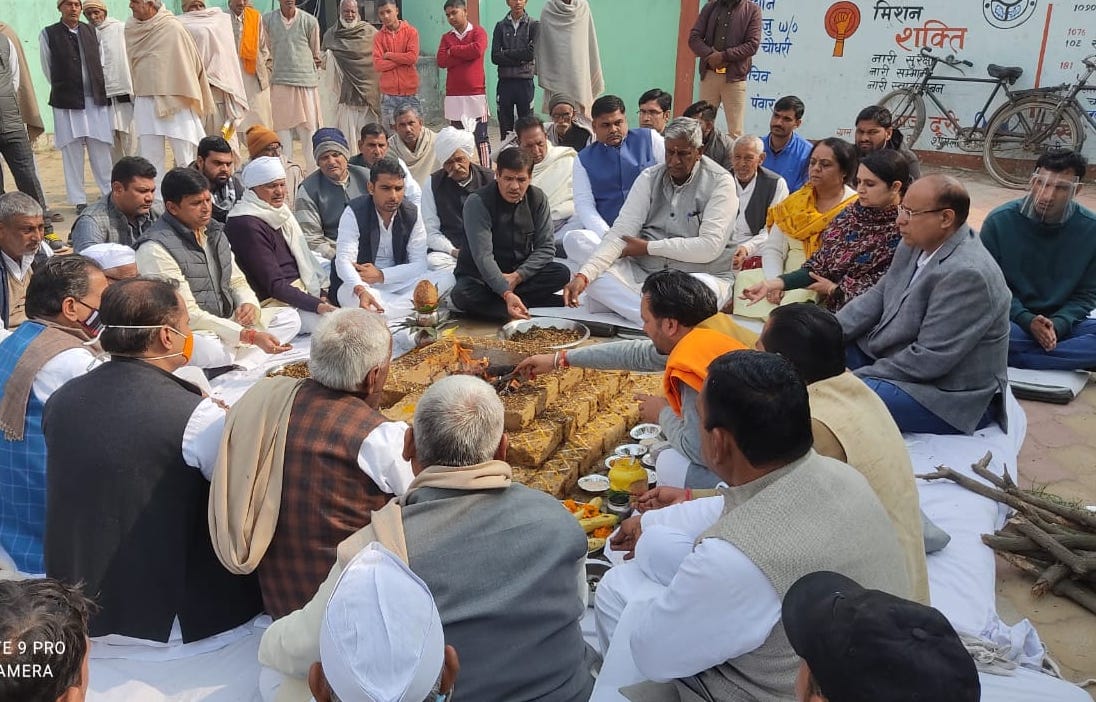 शामली क्षेत्र के गांव बलवा में पूर्व सांसद स्व हुकुम सिंह की प्रतिमा अनावरण समारोह में हवन करते ? शामली क्षेत्र के गांव बलवा में पूर्व सांसद स्व हुकुम सिंह की प्रतिमा अनावरण समारोह में हवन करते ?