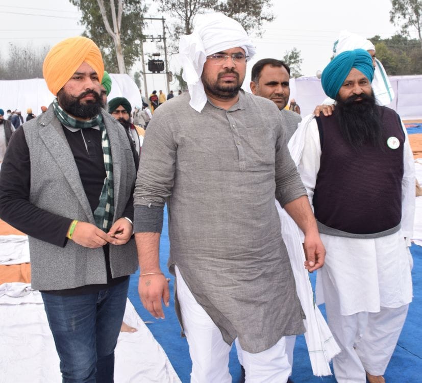 बिलासपुर के डिबडिबा में अरदास कार्यक्रम में पहुंचे राकेश टिकैत के पुत्र गौरव टिकैत।