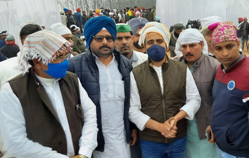 बिलासपुर के डिबडिबा में अरदास कार्यक्रम में पहुंचे सांसद जयंत चौधरी।