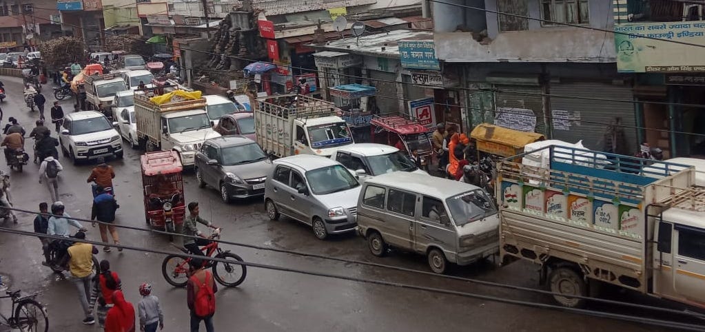 शामली में गन्ने की ट्रैक्टर ट्रॉलियो से लगा जाम शामली में गन्ने की ट्रैक्टर ट्रॉलियो से लगा जाम