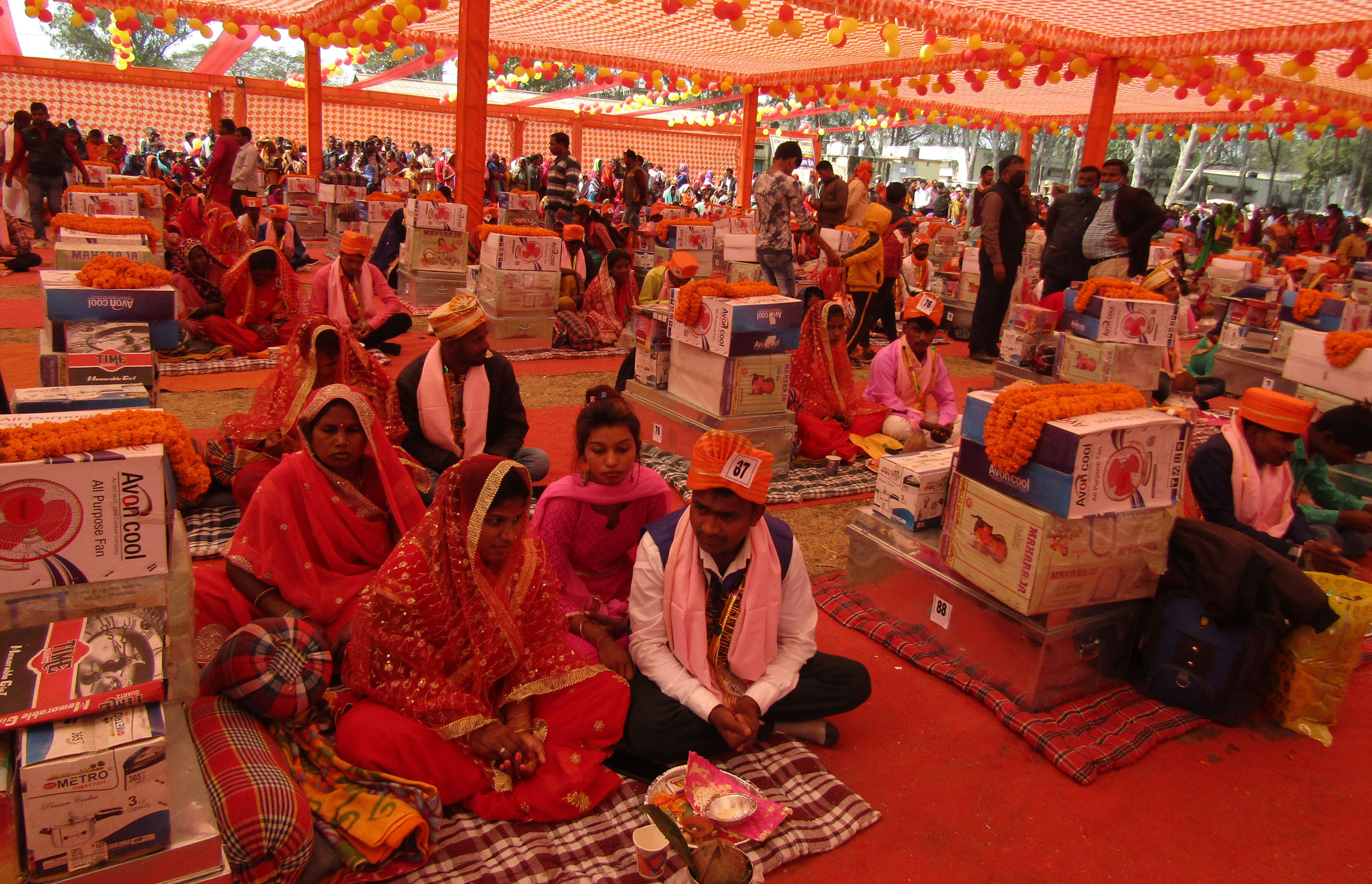 उरमौरा स्थित डायट परिसर में मुख्यमंत्री सामूहिक विवाह में शामिल वर बधू। उरमौरा स्थित डायट परिसर में मुख्यमंत्री सामूहिक विवाह में शामिल वर बधू।
