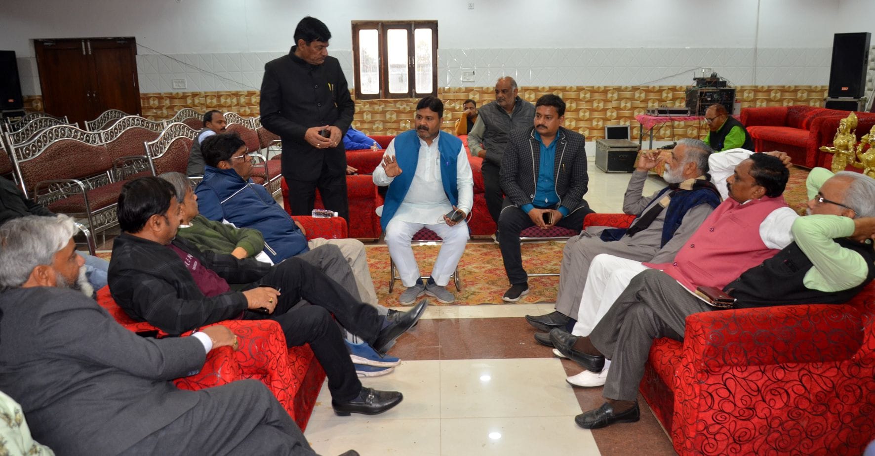 अखिल भारतीय वैश्य एकता परिषद के चुनाव को संबोधित करते मानव महाजन अखिल भारतीय वैश्य एकता परिषद के चुनाव को संबोधित करते मानव महाजन