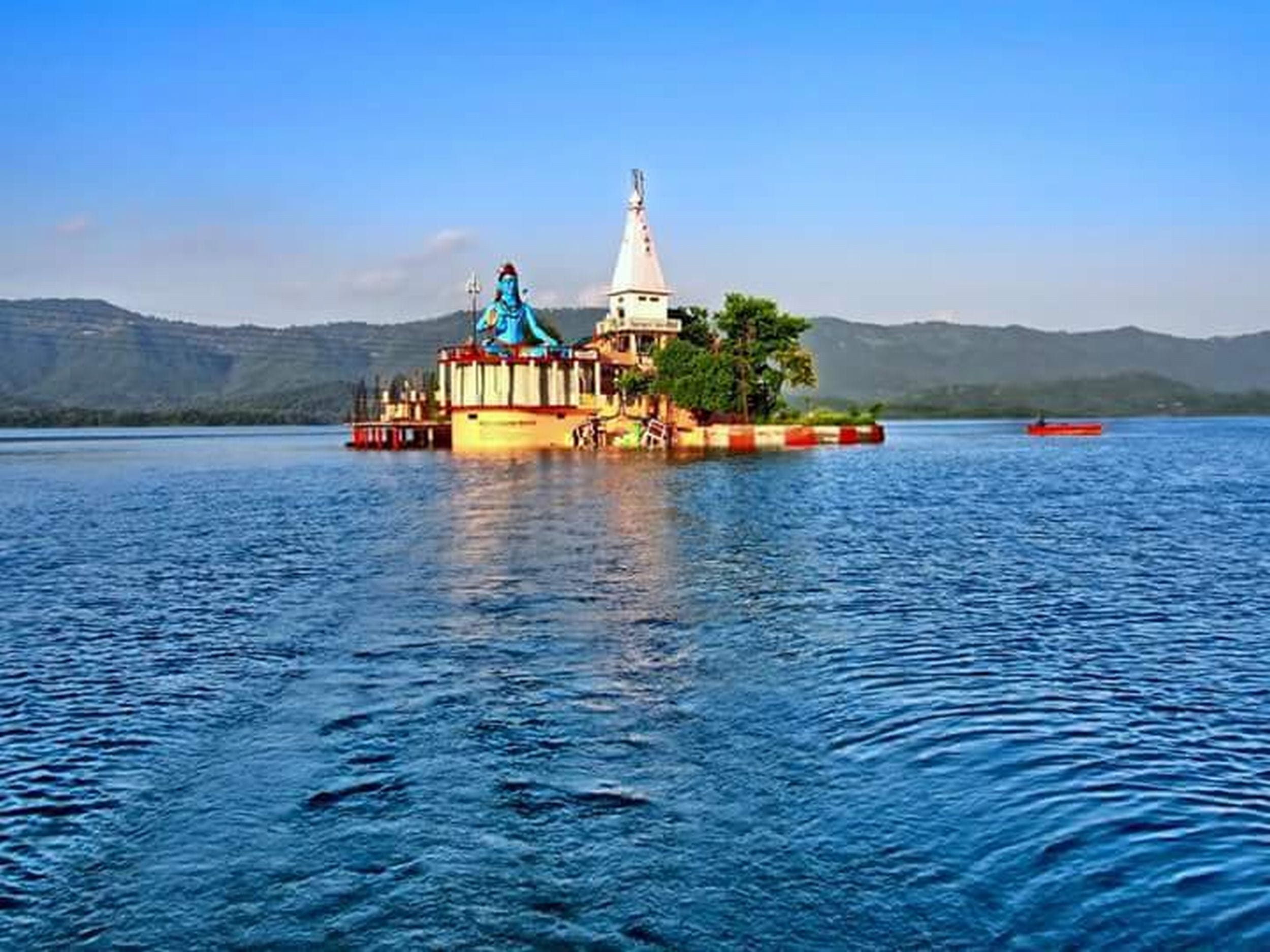 गोबिंद सागर झील में बाबा गरीब नाथ मंदिर का मनमोहक नजारा। फाइल फोटो। गोबिंद सागर झील में बाबा गरीब नाथ मंदिर का मनमोहक नजारा। फाइल फोटो।