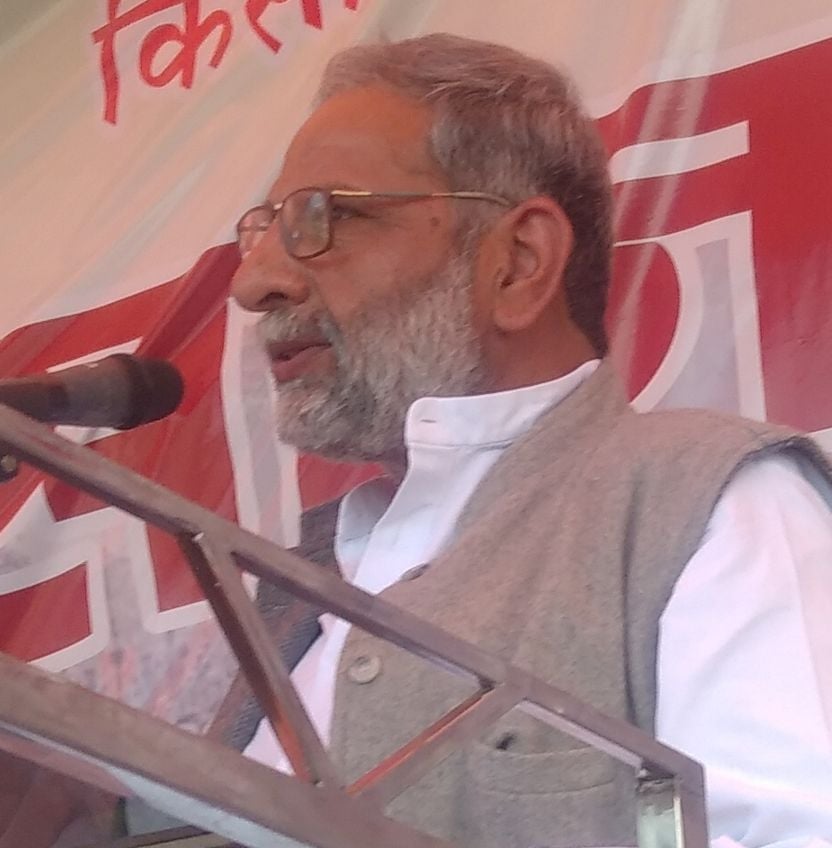 महापंचायत में बोलते सपा नेता डॉक्टर सुधीर पंवार महापंचायत में बोलते सपा नेता डॉक्टर सुधीर पंवार