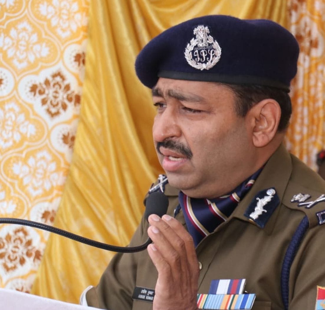 काशीपुर में जनसंवाद कार्यक्रम में बोलते डीजीपी आशोक कुमार। काशीपुर में जनसंवाद कार्यक्रम में बोलते डीजीपी आशोक कुमार।