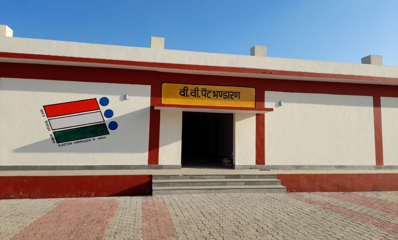 जिला निर्वाचन कार्यालय में बना वीवी पैट भंडारण गोदाम। जिला निर्वाचन कार्यालय में बना वीवी पैट भंडारण गोदाम।