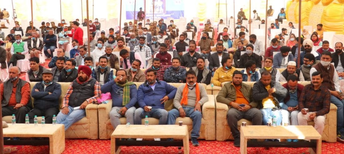 जनसंवाद कार्यक्रम में मौजूद लोग। जनसंवाद कार्यक्रम में मौजूद लोग।