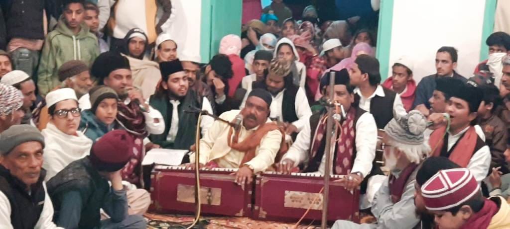 गंगोह उर्स में कव्वालियां प्रस्तुत करते कव्वाल गंगोह उर्स में कव्वालियां प्रस्तुत करते कव्वाल
