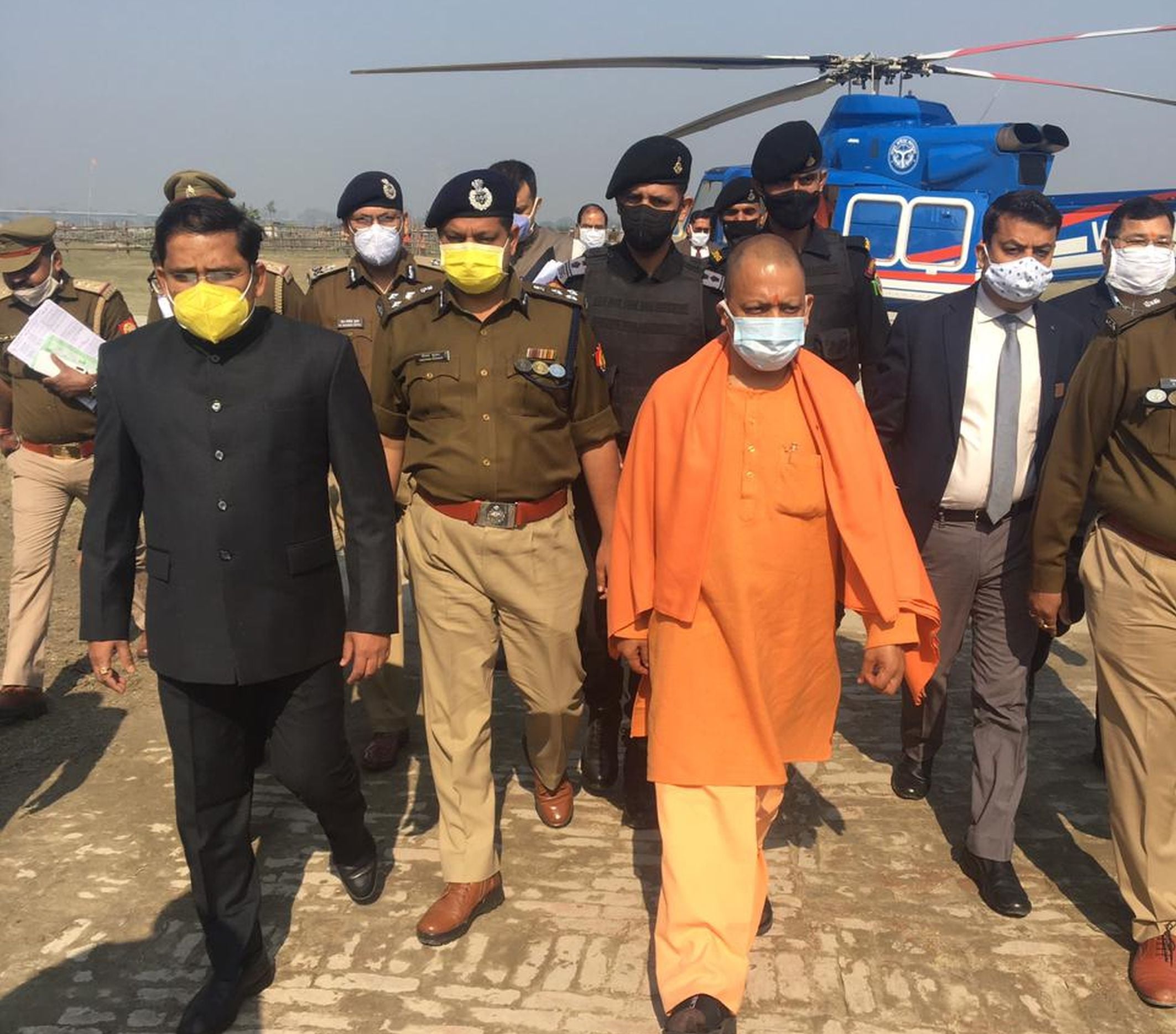 22-अयोध्या-हैली पैड पहुंचे मुख्यमंत्री योगी आदित्यनाथ