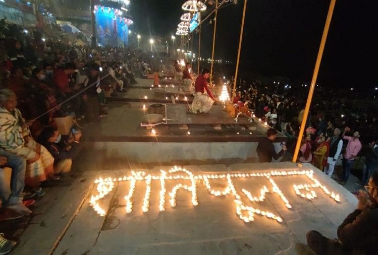 विश्व प्रसिद्ध गंगा आरती में विशेष प्रार्थना कर मां गंगा से रौद्र रूप शांत करने की कामना