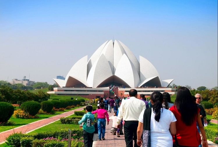 For College Students, These Five Places Of Delhi Are Special For You