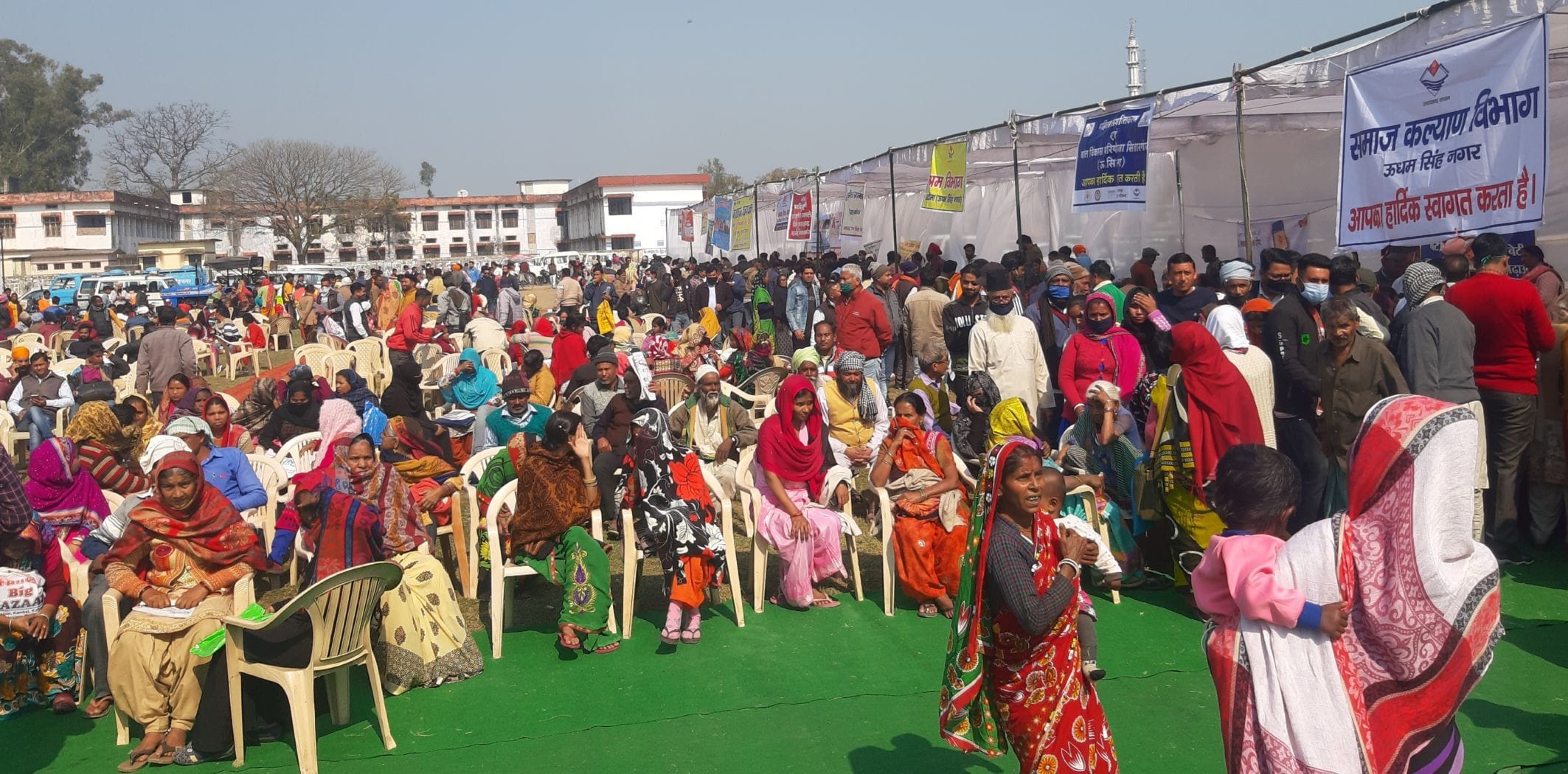 सितारगंज में लगे बहुउद्देशीय शिविर में पहुंचे फरियादियों की भीड़। सितारगंज में लगे बहुउद्देशीय शिविर में पहुंचे फरियादियों की भीड़।