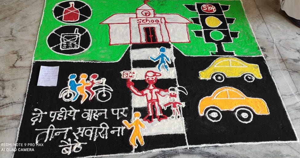 शामली जैन कन्या इंटर कॉलेज में राष्ट्रीय सड़क सुरक्षा माह के अंतर्गत छात्राओ द्वारा बानाई रंगो शामली जैन कन्या इंटर कॉलेज में राष्ट्रीय सड़क सुरक्षा माह के अंतर्गत छात्राओ द्वारा बानाई रंगो