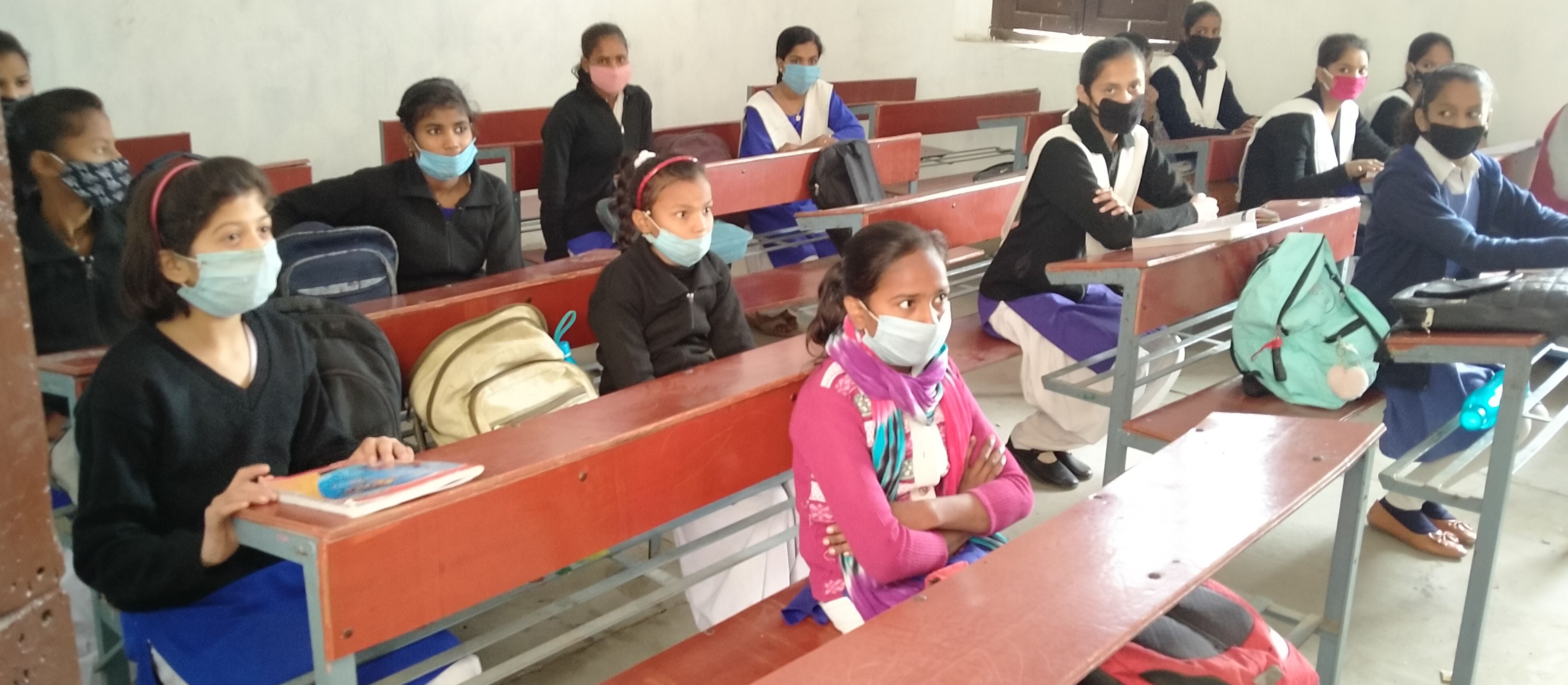 धामपुर कन्या इंटर कालेज में पढ़तीं आठवीं कक्षा की छात्राएं। धामपुर कन्या इंटर कालेज में पढ़तीं आठवीं कक्षा की छात्राएं।