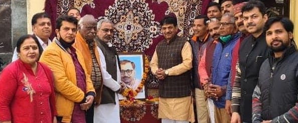 नई मंडी क्षेत्र में दीन दयाल उपाध्याय की पुण्यतिथि मनाते भाजपाई।