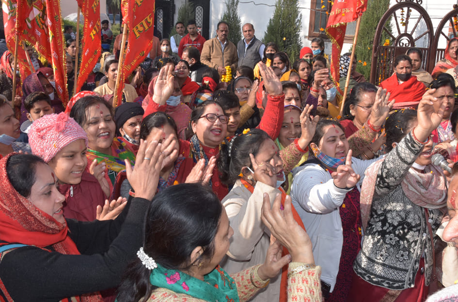 भगवती कॉलोनी में बालाजी की प्रभातफैरी के समापन पर नाचते गाते श्रद्घालु भगवती कॉलोनी में बालाजी की प्रभातफैरी के समापन पर नाचते गाते श्रद्घालु
