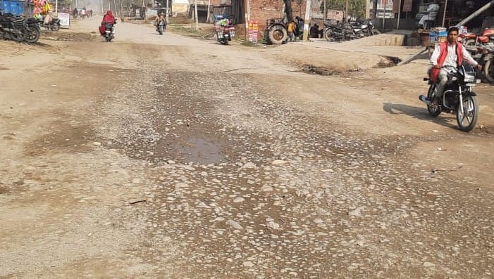 चिलकाना में खस्ताहाल शाहजहांपुर मार्ग चिलकाना में खस्ताहाल शाहजहांपुर मार्ग