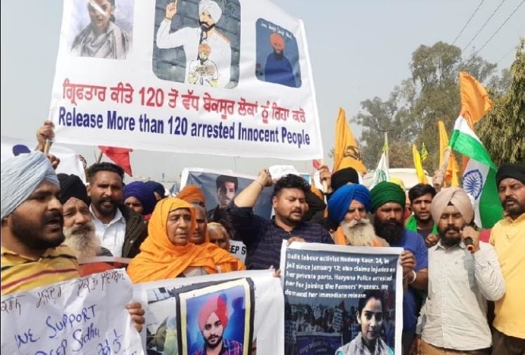 युवाओं ने पोस्टर संग निकाला मार्च, दीप सिद्धू व लक्खा सिधाना को  कहा देशद्रोही