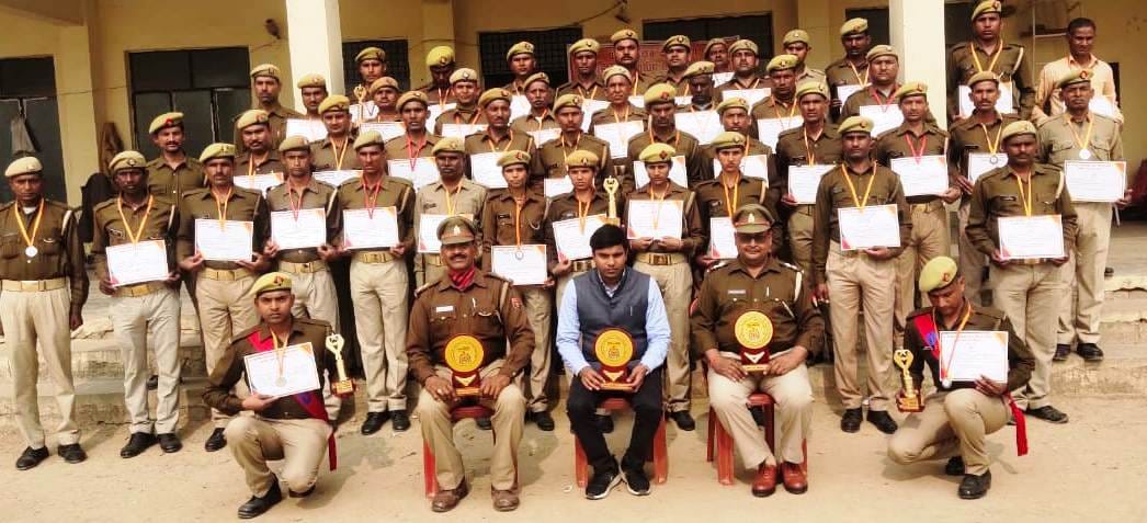 कासगंज में पीआरडी जवानों के प्रशिक्षण में शामिल पीआरडी जवान व मौजूद अधिकारी कासगंज में पीआरडी जवानों के प्रशिक्षण में शामिल पीआरडी जवान व मौजूद अधिकारी
