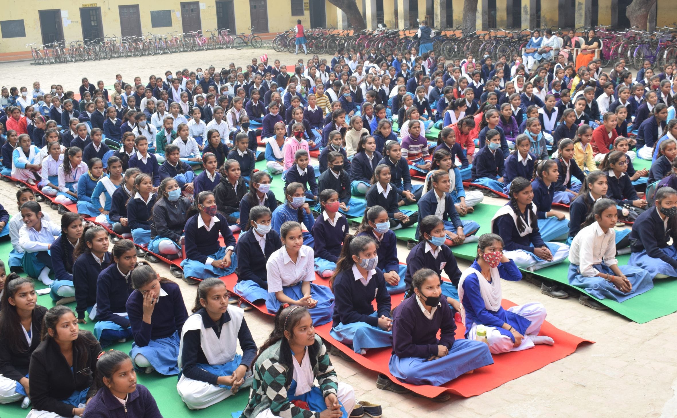 आर्य कन्या पाठशाला इंटर कालेज की मौजूद छात्राएं। संवाद आर्य कन्या पाठशाला इंटर कालेज की मौजूद छात्राएं। संवाद