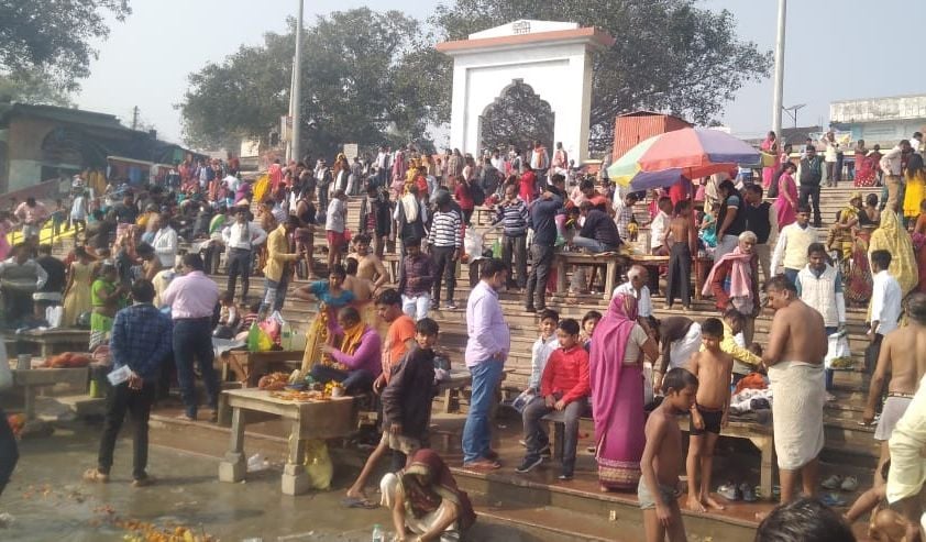 Devotees take a dip of faith on Mouni Amavasya Devotees take a dip of faith on Mouni Amavasya