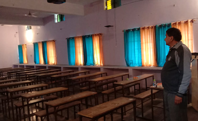 - अभ्युदय योजना के लिए राजकीय इंटर कॉलेज में बने प्रशिक्षण केंद्र का कक्ष। - अभ्युदय योजना के लिए राजकीय इंटर कॉलेज में बने प्रशिक्षण केंद्र का कक्ष।