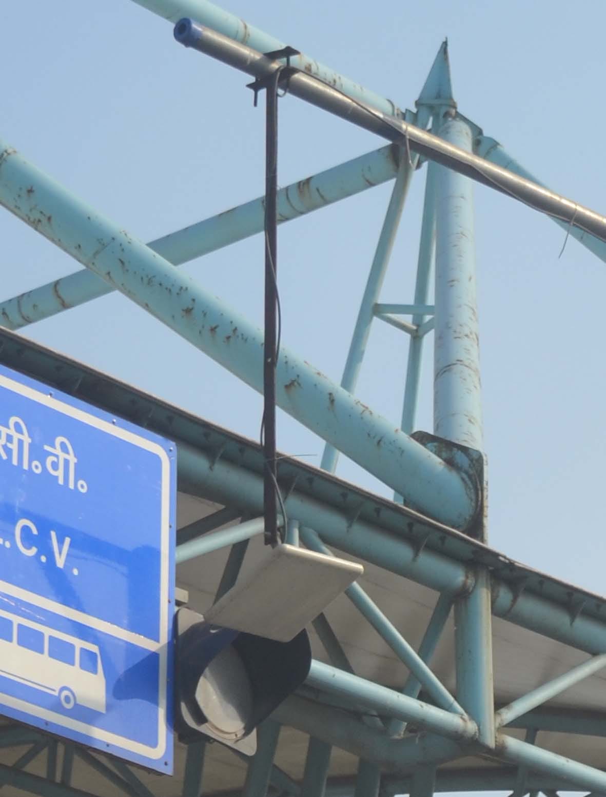 बागपत के मवीकला टोल पर लगा सेंसर बागपत के मवीकला टोल पर लगा सेंसर