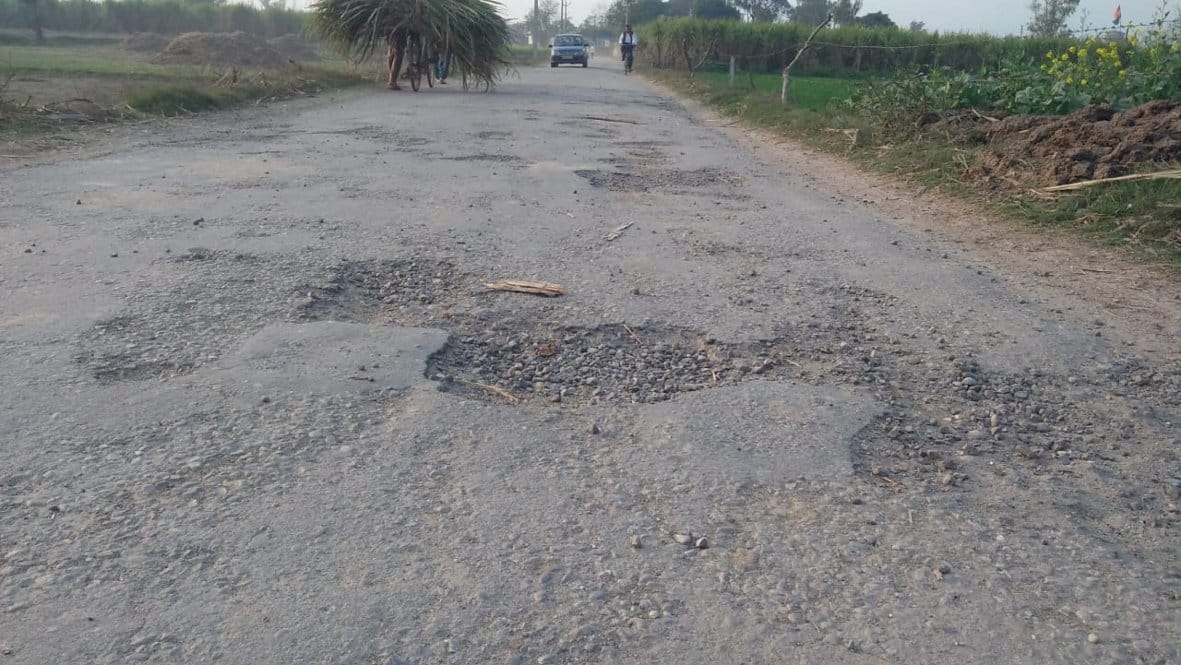 जर्जर हालत में असारा मार्ग