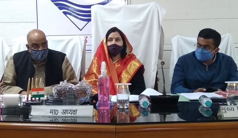 बोर्ड बैठक में मौजूद जिला पंचायत अध्यक्ष रेनू गंगवार। बोर्ड बैठक में मौजूद जिला पंचायत अध्यक्ष रेनू गंगवार।