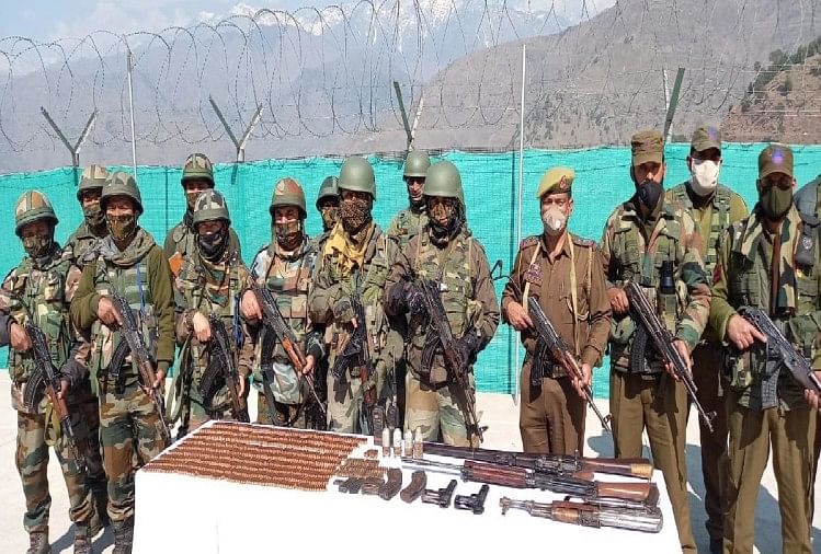 Huge Cache Of Weapons Recovered In Makkhidhar Forest Of Reasi District By Indian Army And Jkp Mahore आत कव द पर एक और प रह र जम म कश म र म बर मद ह ई हथ य र क बड ख प द ख ए