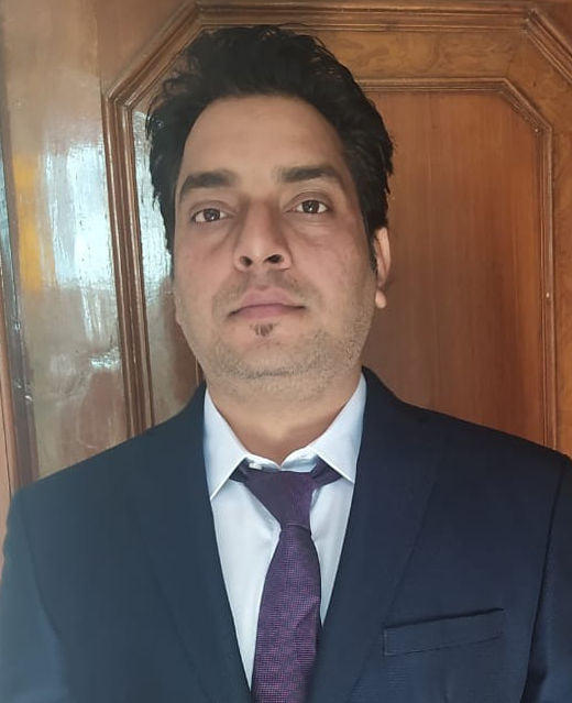 पीसीएस में चयनित अखिलेश कुमार यादव।